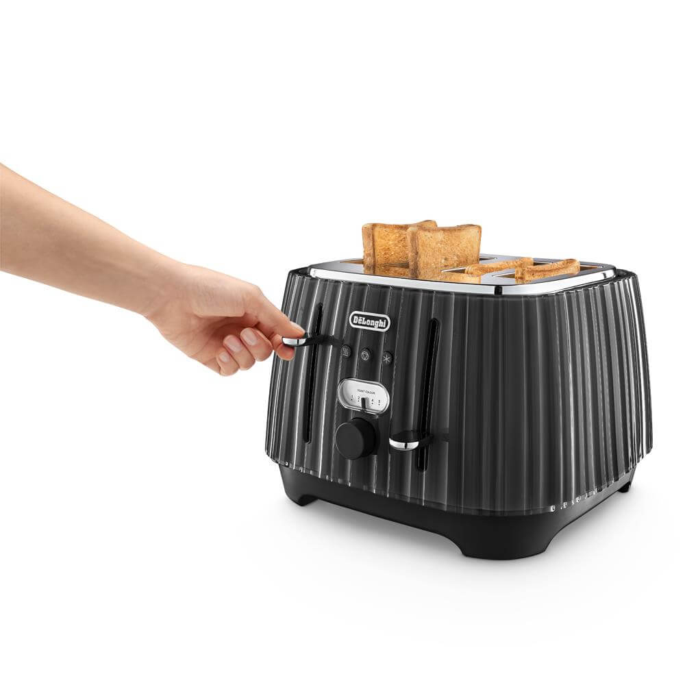 https://cdn.jarrolds.co.uk/products-temp/delonghi/aw22/delonghiblacktoaster4%7Bw=1000,h=1000%7D.jpg