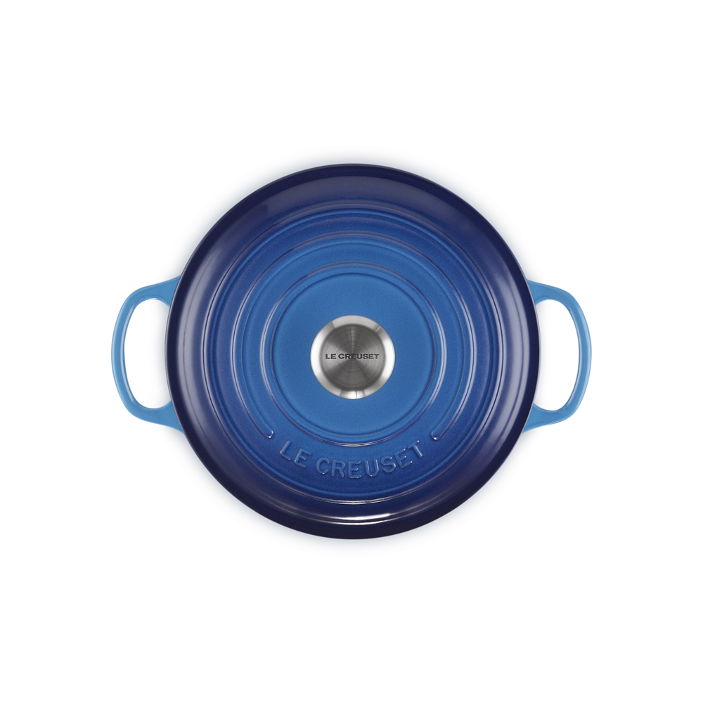 https://cdn.jarrolds.co.uk/products-temp/lecreuset/ss23/lecreusetbluecasserole20cm3.jpg