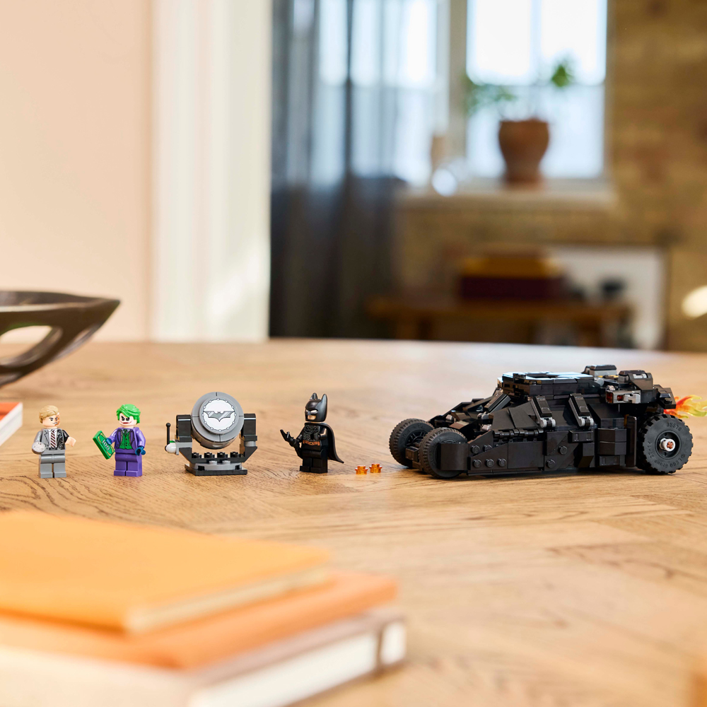 lego-dc-batman-tumbler-vs-two-