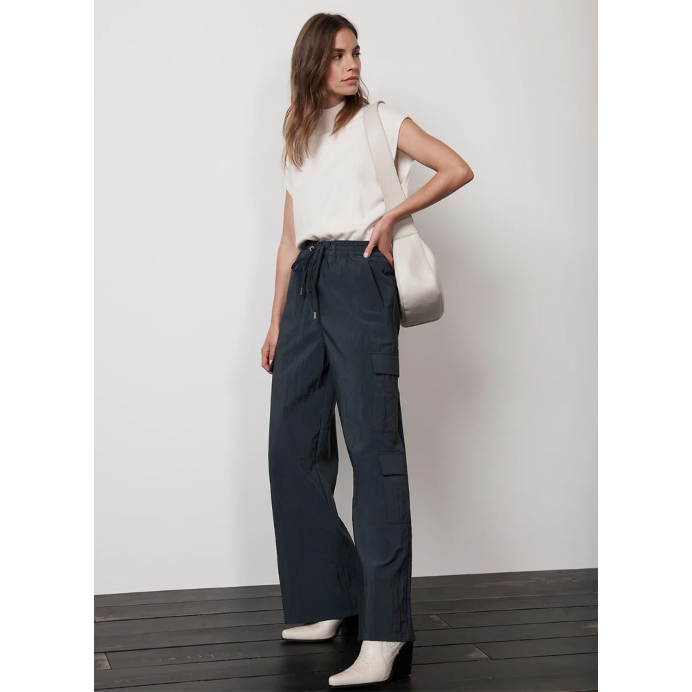 Women Straight Fit High-Rise Cargo Trousers