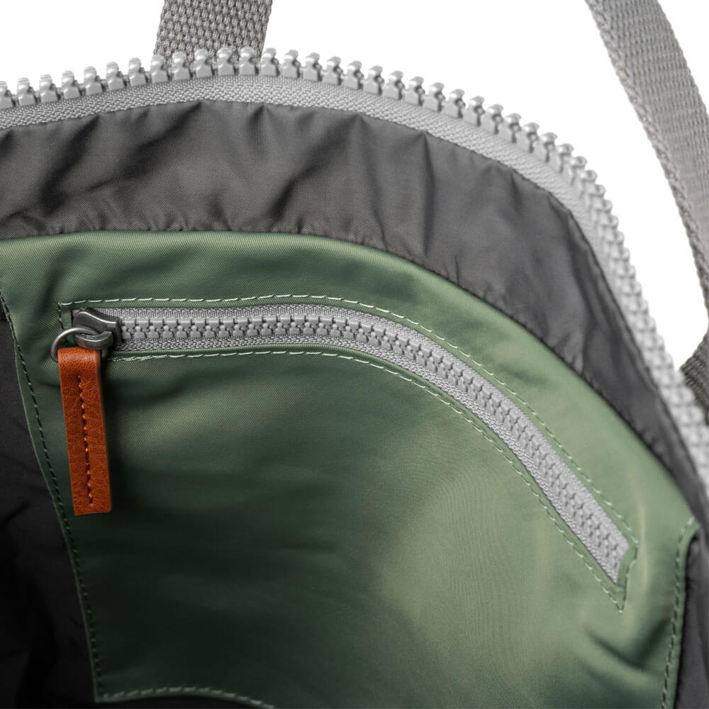 Nylon bag with discount zipper