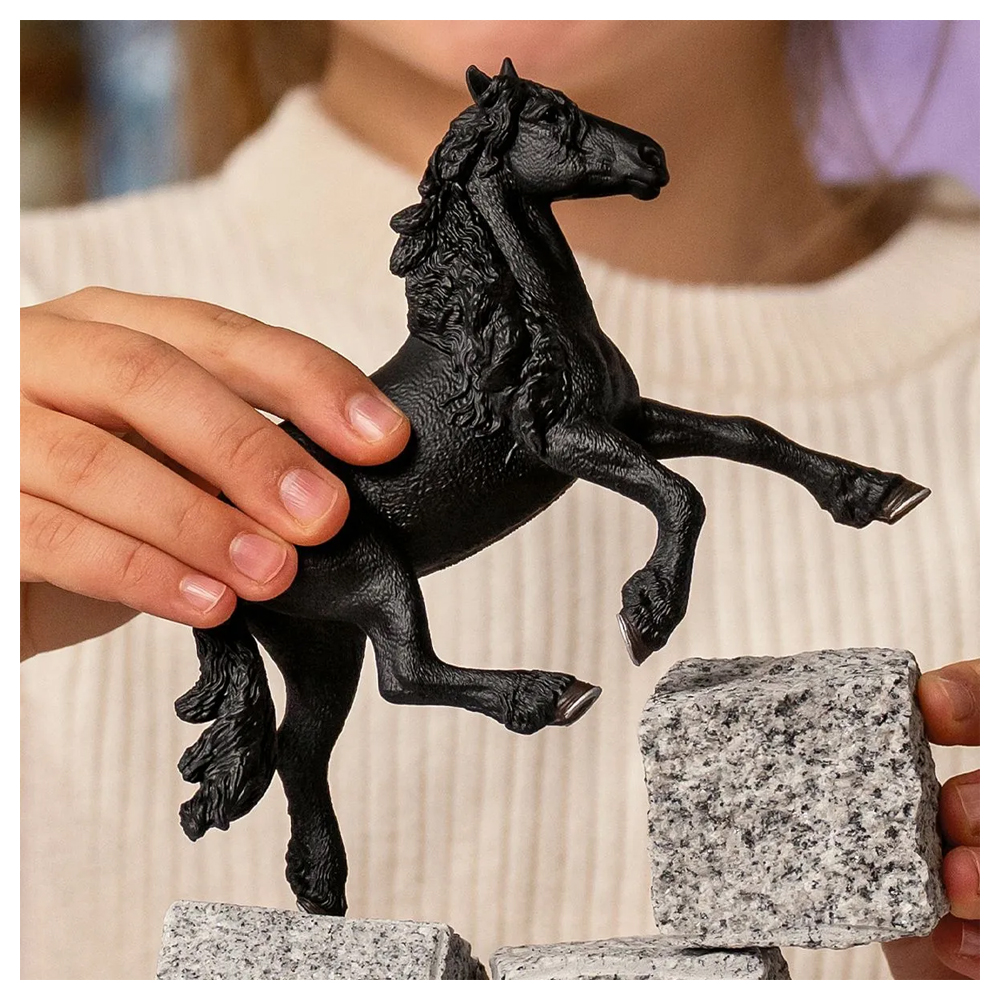 Schleich store horses friesian