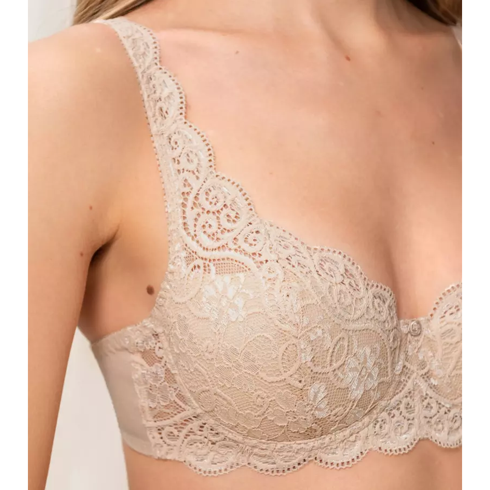Triumph Womens Amourette 300 Padded Bra : : Clothing, Shoes &  Accessories